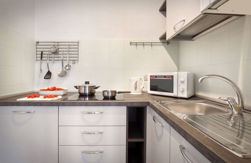 Bardolino Apartment | CASA GIRASOLE - for 4 people (plus baby crib), only 100 meters from the lake, parking inclusive