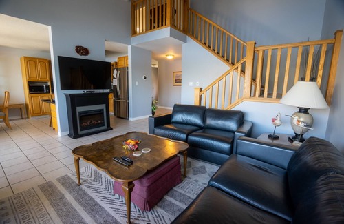 Okanagan-Similkameen Condo | Casa Grande Del Lagon - Lakeside Bliss in Wine Country