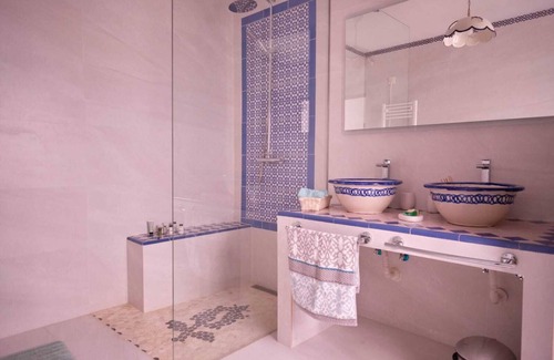 Albaicin House | Casa histórica en pleno centro del Albaicín, con hermosas vistas a la Alhambra.