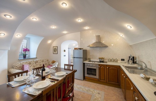 Praiano Ski Chalet | Casa Il Riccio - House with garden and breathtaking view