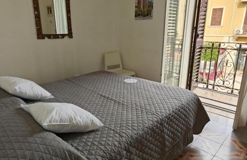 Fondi Apartment | Casa in Piazza