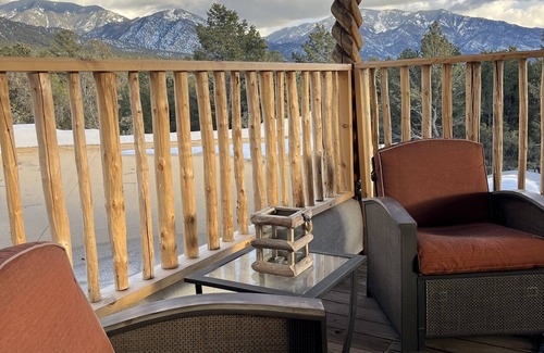 Valdez House | Casa in the Canyon - Mountain views, privacy and comfort