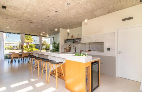 Osorio House | Casa incrível c/spa e praia artificial particular!