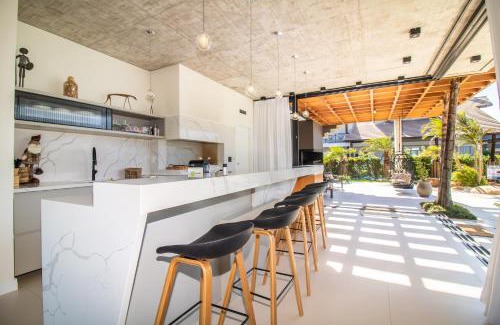 Osorio House | Casa incrível c/spa e praia artificial particular!