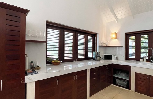 Puerto Bahia Villa | CASA ISLA, 3 Bed Lux Villa w/Private Pool -2 minute walk to stunning beach!