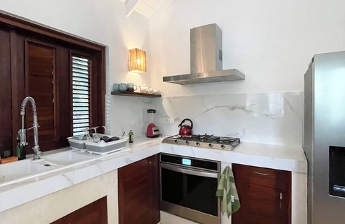 Puerto Bahia Villa | CASA ISLA, 3 Bed Lux Villa w/Private Pool -2 minute walk to stunning beach!