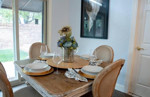 Amarillo House | Casa Italia Retreat Sleeps 10 with Hot tub for 6.