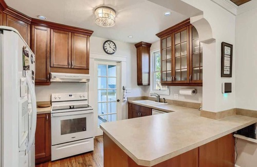 Grandview Heights House | Casa las Flores - Stroll to Arts District from Cozy West Palm Cottage