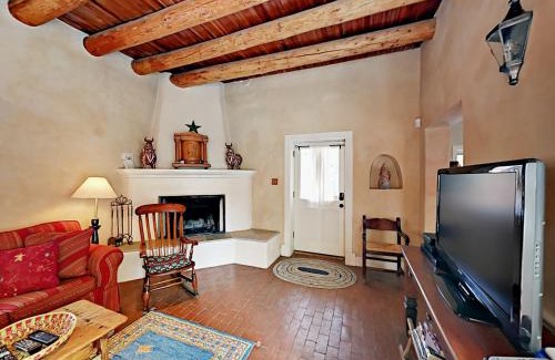 Historic Eastside Apartment | Casa Las Rosas