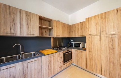 Pescara Apartment | Casa Leda - Modern Apartment near Seafront with Parking!