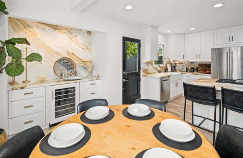 Olde Solana Beach House | Casa Lenta · Ultra Luxe Beach House steps from the Sand!