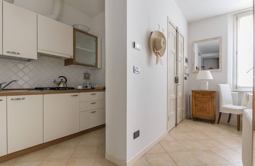 Historic Center Apartment | Casa Letizia ONE elegant romantic downtown apartment at the Two Towers