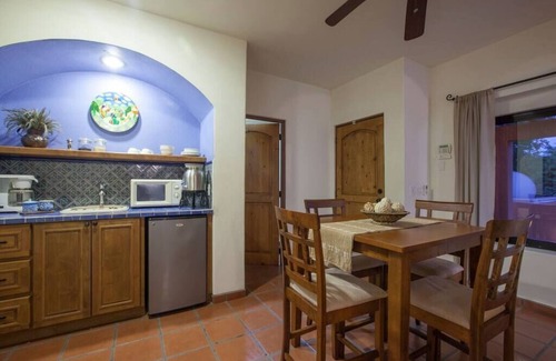 La Paz House | Casa Linda Summary: R