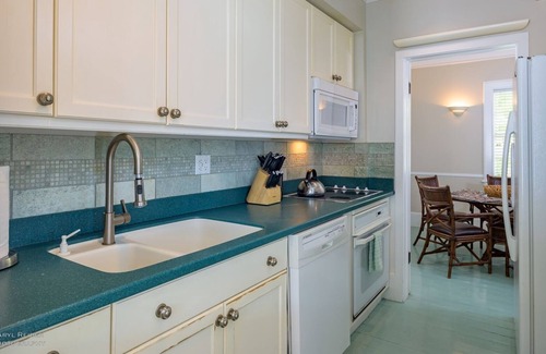 Downtown House | Casa Loca- 3 bedroom | 2.5 bath | sleeps up to 8 with private pool