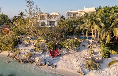 Isla Mujeres House | Casa Lola 7BR Stunning Luxury Beachfront