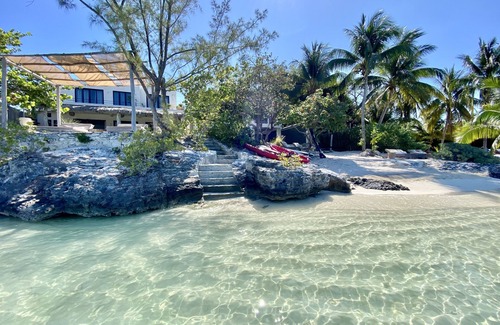 Isla Mujeres House | Casa Lola 7BR Stunning Luxury Beachfront