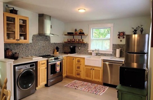 Lincolnville House | Casa Lola Downtown Cottage