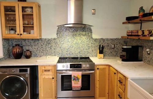 Lincolnville House | Casa Lola Downtown Cottage