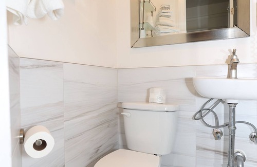 Western Addition Hotel | Casa Loma Hotel