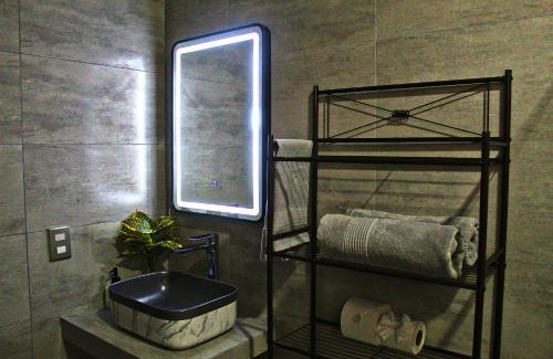 El Tanque House | Casa Lopez - Modern house in a natural setting