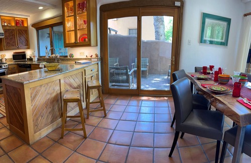 South Capitol House | Casa Loretto in Historic South Capitol neighborhood walk to Plaza and Railyard