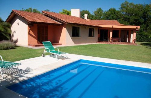 Cuyo House | Casa luminosa con pileta ¡ideal para descansar!
