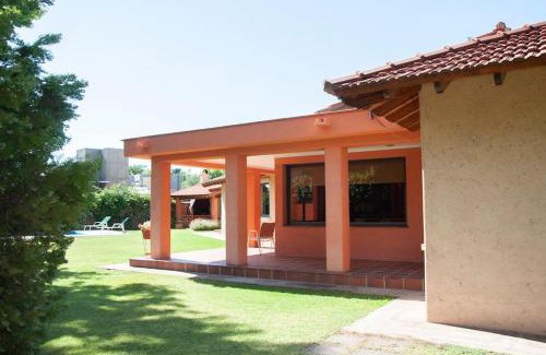 Cuyo House | Casa luminosa con pileta ¡ideal para descansar!