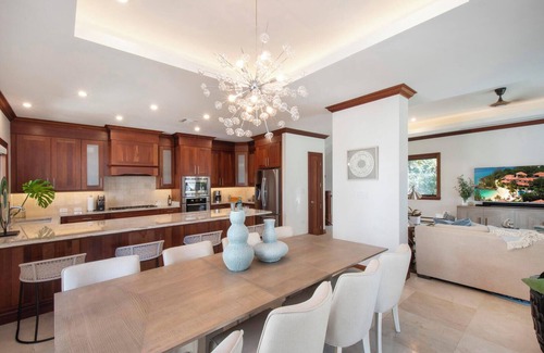 George Town House | Casa Luna 16: Luxe Resort South of Seven Mile Beach w/Pool, Heated Spa, & Beach