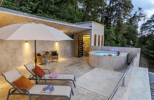 Valle Pura Vida House | Casa Luna De Plata Mountain Top Luxury Home
