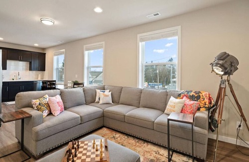 New Tacoma House | Casa Luna - Old Town/Stadium District Retreat