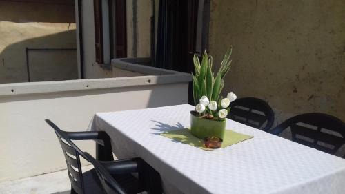 Marone Apartment | CASA MADALI' - NEL BORGO