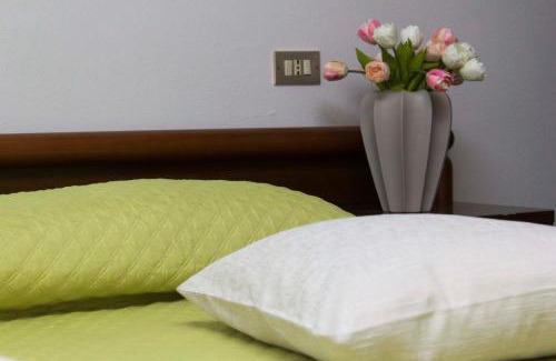 Marone Apartment | CASA MADALI' - NEL BORGO