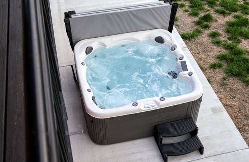 Central Oklahoma City House | Casa Mahogany - East Bricktown's Contemporary Gem. HOT TUB!