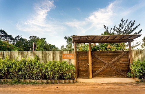 Trancoso House | Casa Manga Rosa Trancoso - A blanket of flowers