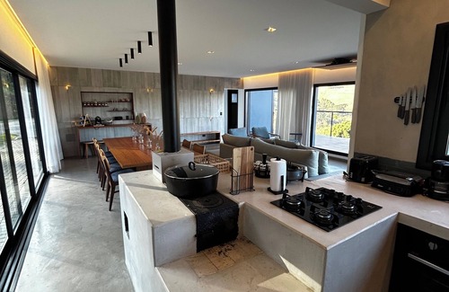 Goncalves Cottage | CASA MANTIQUEIRA - Gonçalves - MG - 16 guests - 6 suites - swimming pool - gym