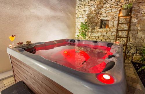 Svetvincenat Villa | CASA MARIO-charming stone house with jacuzzi