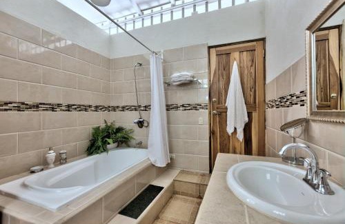 Chiguata House | Casa Mariposa 2 BR in Playa Chiquita