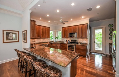 Anna Maria House | Casa Mariposa – AMI Luxury Retreat Steps to Beach & Pine Ave w/Pool & Spa