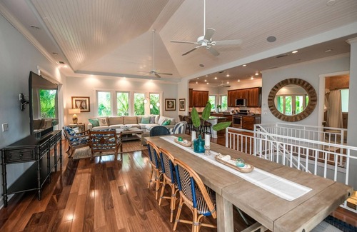 Anna Maria House | Casa Mariposa – AMI Luxury Retreat Steps to Beach & Pine Ave w/Pool & Spa