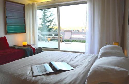 Tournon-sur-Rhone Bed & Breakfast | Casa mARTa : Suites, terrasses et vue panoramique