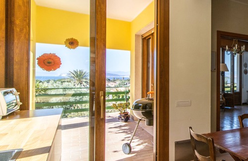 Quartu Sant'Elena Apartment | CASA MASINA, apartment with garden 500mt from the sea