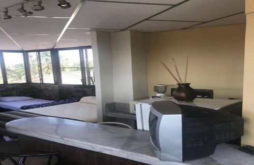 Guayaquil House | Casa Mendeta at the airport