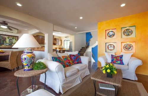 La Paz House | Casa Mexicana Summary