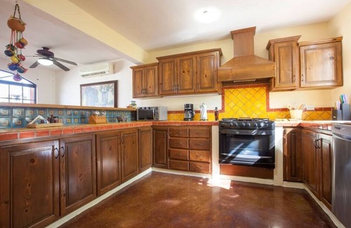 La Paz House | Casa Mexicana Summary