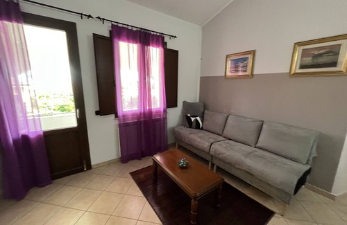 Cabras Apartment | Casa Mimì - Three Bedroom Apartment, Sleeps 5