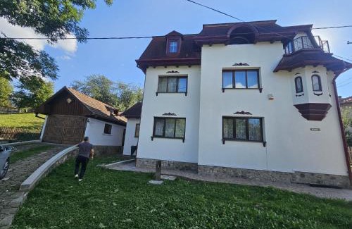 Campulung Moldovenesc House | Casa Mioritei