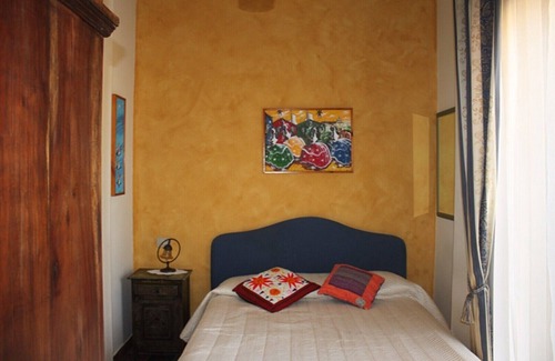 Chiaia Bed & Breakfast | "Casa Miranapoli" B&B "Small room with terrace"