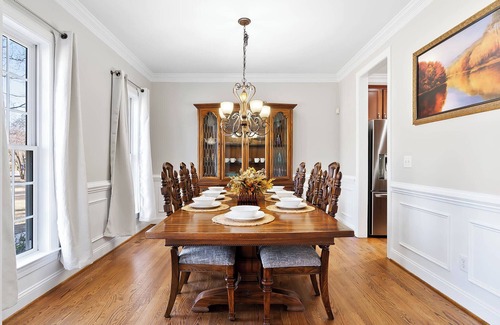 Raleigh House | ~ Casa Monarca ~ Fire Pit, BBQ Grill, Tree house, King Bed