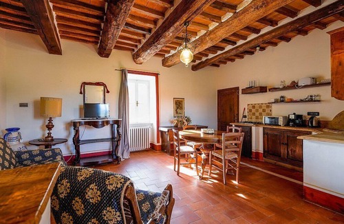 Asciano House | Casa Monia B: A characteristic and welcoming apartment with the strong charachter which derives from it actually being a restored old mill, with Free WI-FI.