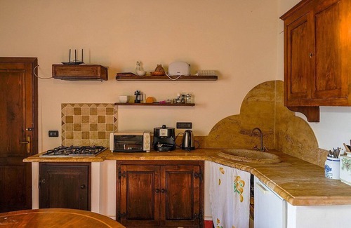 Asciano House | Casa Monia B: A characteristic and welcoming apartment with the strong charachter which derives from it actually being a restored old mill, with Free WI-FI.